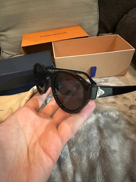 Buy & sell any Sunglasses online - 496 used Sunglasses for sale in