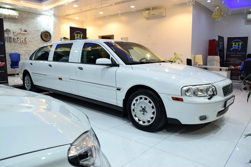 EXCELLENT DEAL for our Volvo S80 2.9 LIMOUSINE! (2004 Model!) in White Color! GCC Specs63177574586243112