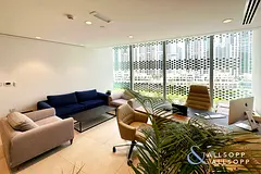 Fully Fitted | Corner Unit | 3 Parking Spaces