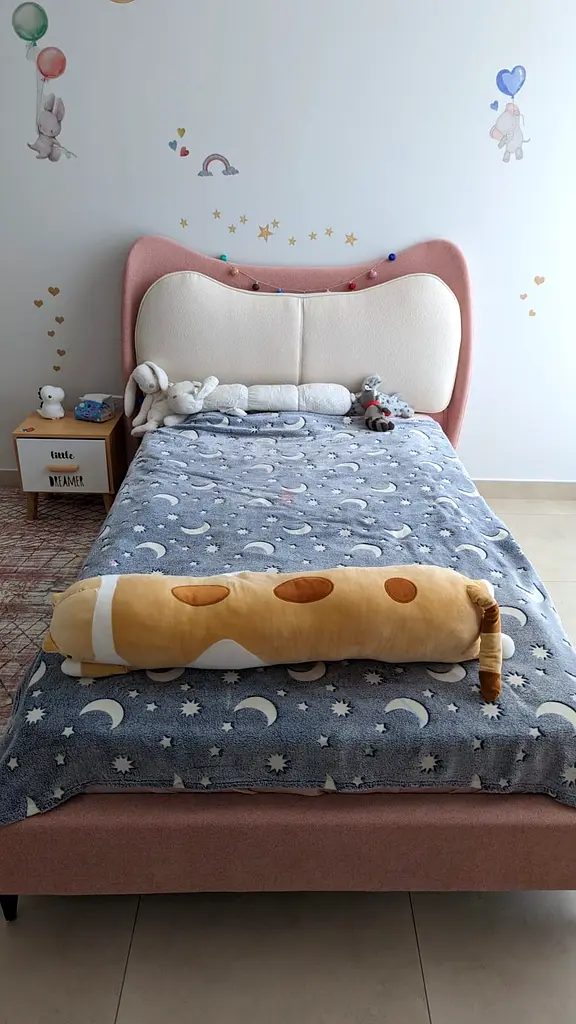 Single bed with mattress
