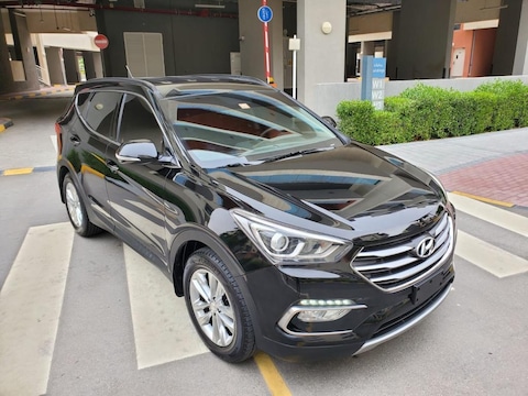Hyundai Santa Fe GCC 2017 accident free excellent condition