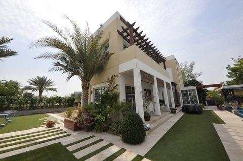 Luxury 5-bed Villa | Close To Park | Pool With Jacuzzi