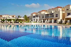 Luxury Waterfront Apartment | Spacious Layout