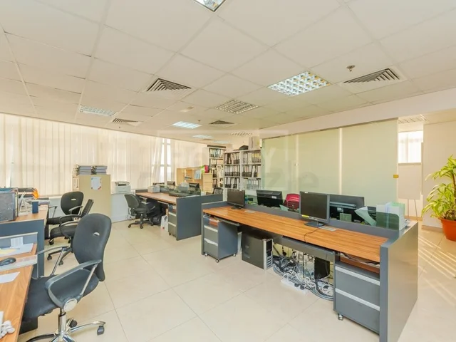 Fully Fitted |spacious |vacant On Transfer
