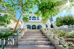 Fully Renovated I High Number I Atrium Entry