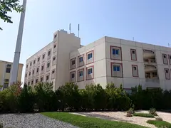 4 Person Capacity Labour Rooms Available In Good Location!