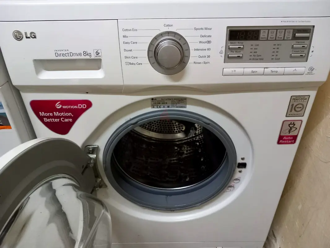 Lg direct drive 8kg Washing machine neat and clean white colour