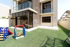 Luxuriously Furnished 5 Bed + Maid | Corner Plot
