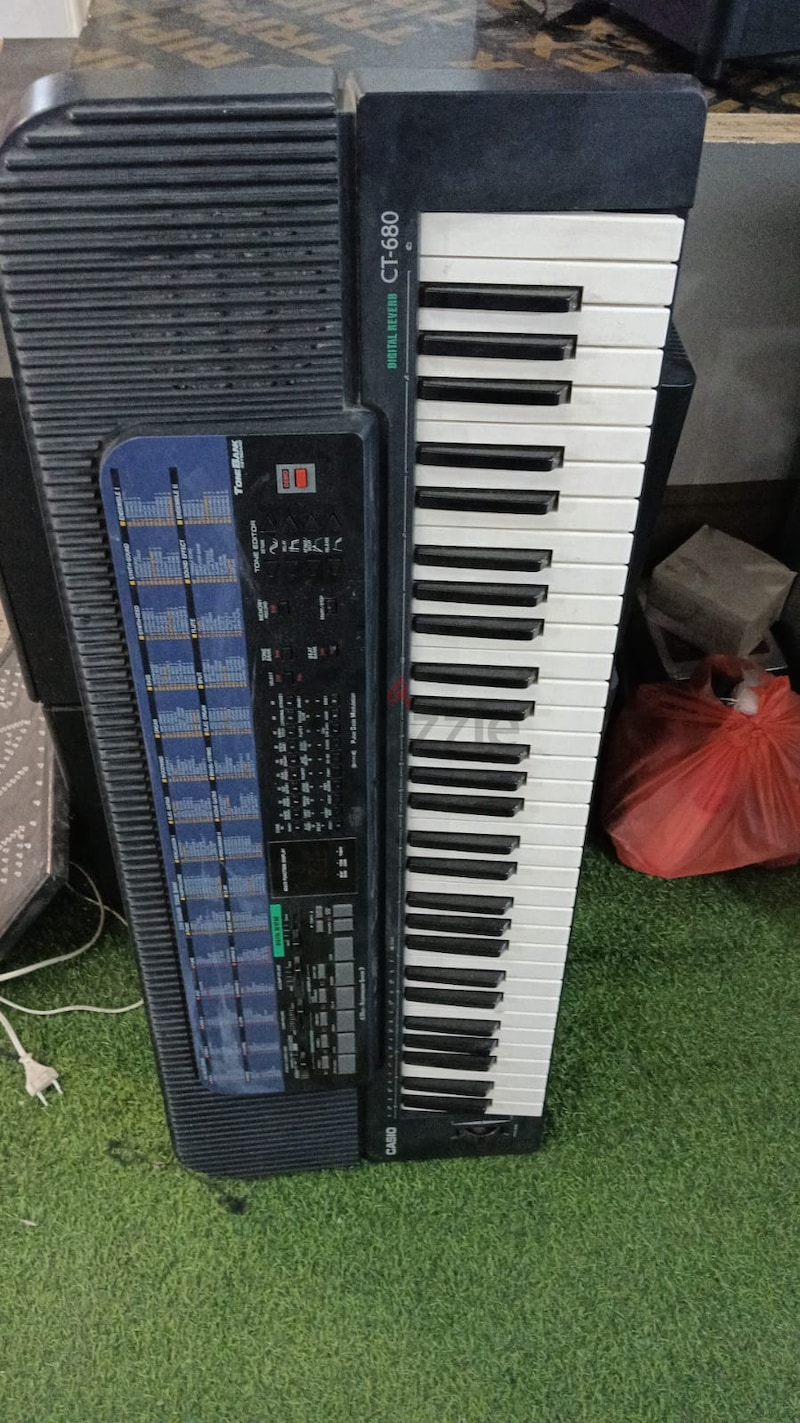 Casio CT-680 Digital Reverb 61 key Tone Bank Keyboard Vintage