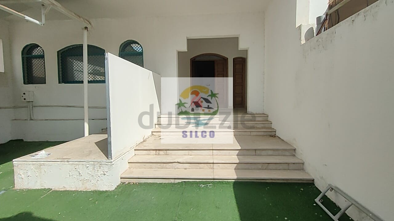 \luxurious 5bhk Villa With Garage And Balcony