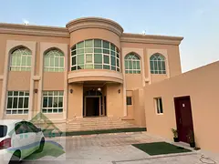 A Bedroom And A Spacious Living Room On The Ground Floor Large Kitchen, Bathroom, Bathtub, Very Goo