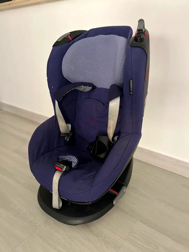 Tobi Maxi Cosi car seat (car’s seat belt fixing)