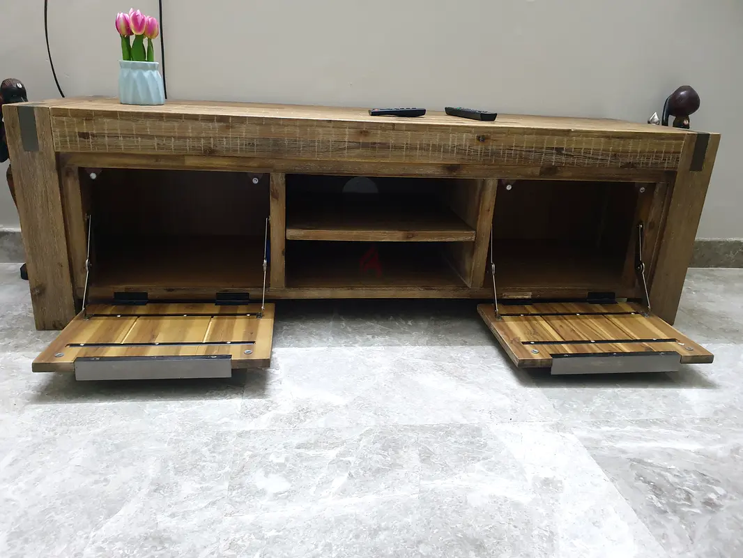 solid wood TV table for sale in excellent