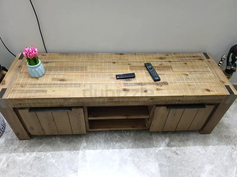 solid wood TV table for sale in excellent