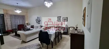 Near Metro| Corner Unit| Closed Kitchen