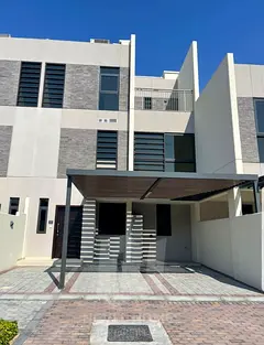 5beds +m | Freshly Painted| R3-m| Ready To Move