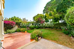 Lake Green View | Well Maintained | Garden
