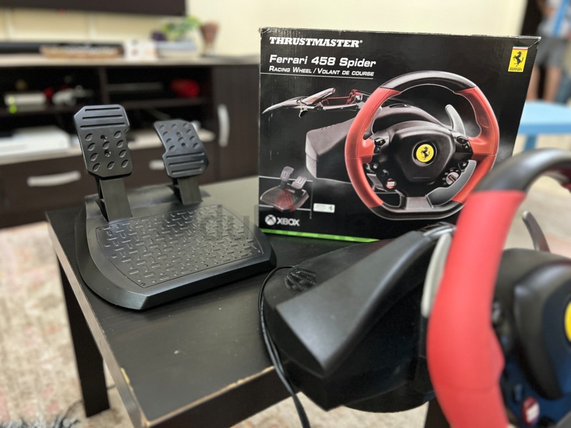 Thrustmaster Ferrari 458 Spider Racing Wheel pour (XBOX Series X & One) 