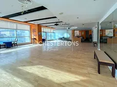 Vacant, Spacious Office/studio, 3 Parking Spaces
