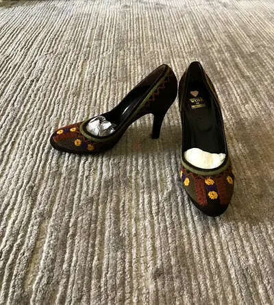 Suede embroidered heels size 40