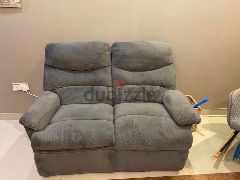 Recliner 2025 sofa dubizzle