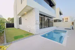 Luxuriously Furnished 5 Bed + Maid | Corner Plot