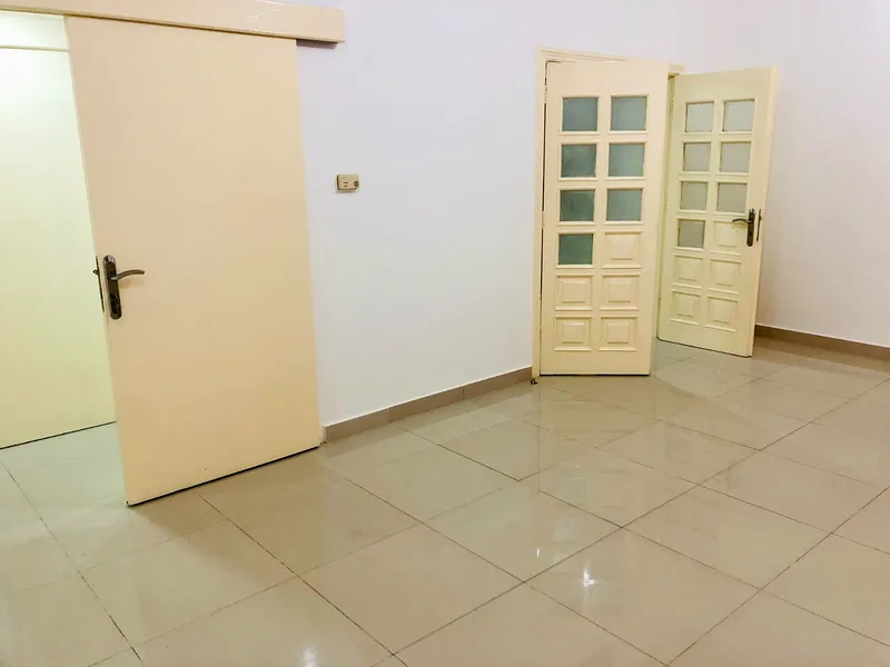 Apartment/Flat Stunning 3 Bhk with Maids Room Available for Rent in