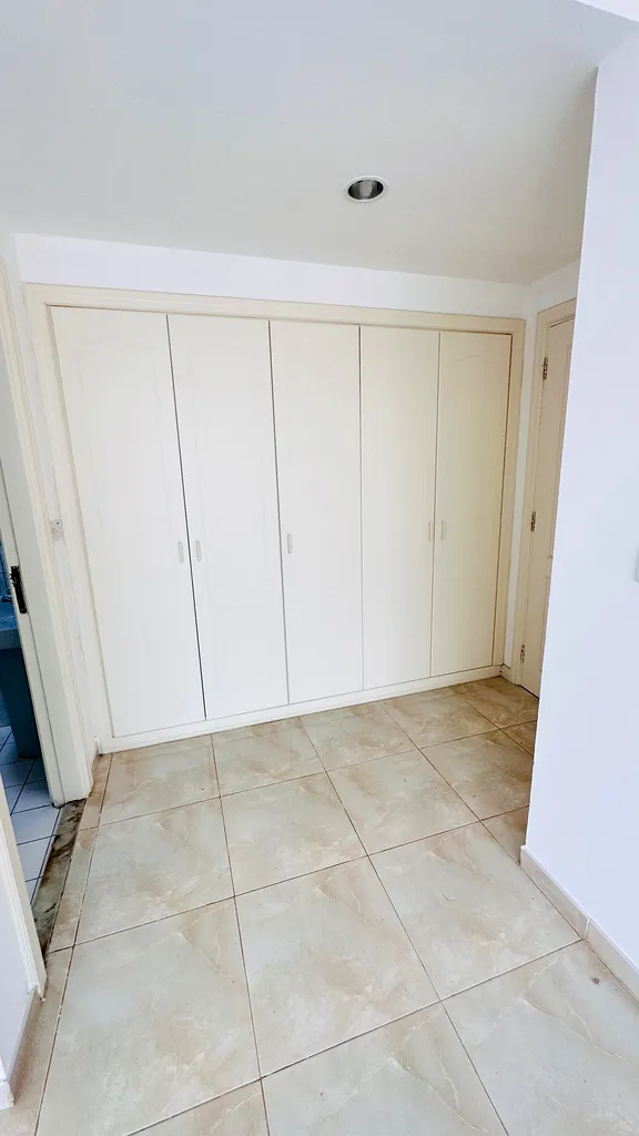 Apartment/Flat Excellent 1 Bhk Available Khalidiya Only 45k