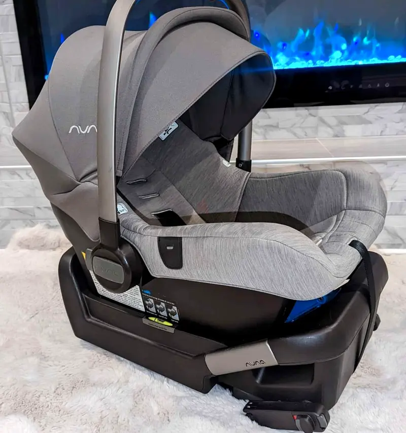 Nuna pipa car seat and isofix base