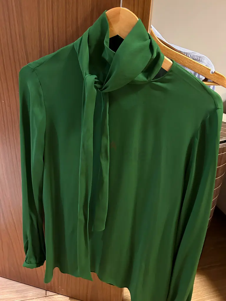 Carolina Herrera Silk A line top with bow