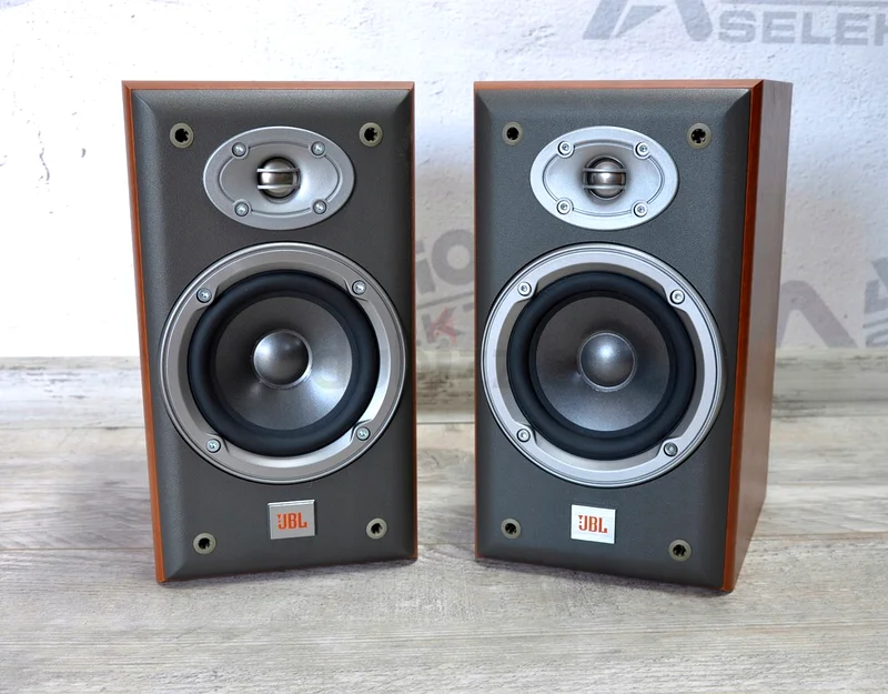 2PC JBL E20 SPEAKERS