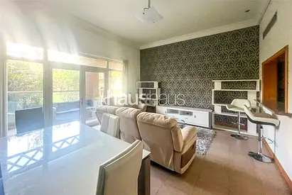 Vacant | Furnished | High Ceiling | Beach Access