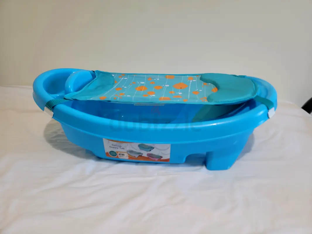 Juniors baby bathtub with newborn insert