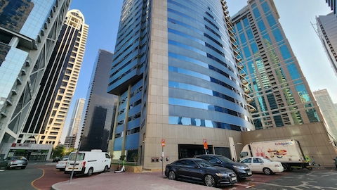 Retail Space/coffee Shop For Sale In Jlt Lobby Level Next To Elevator