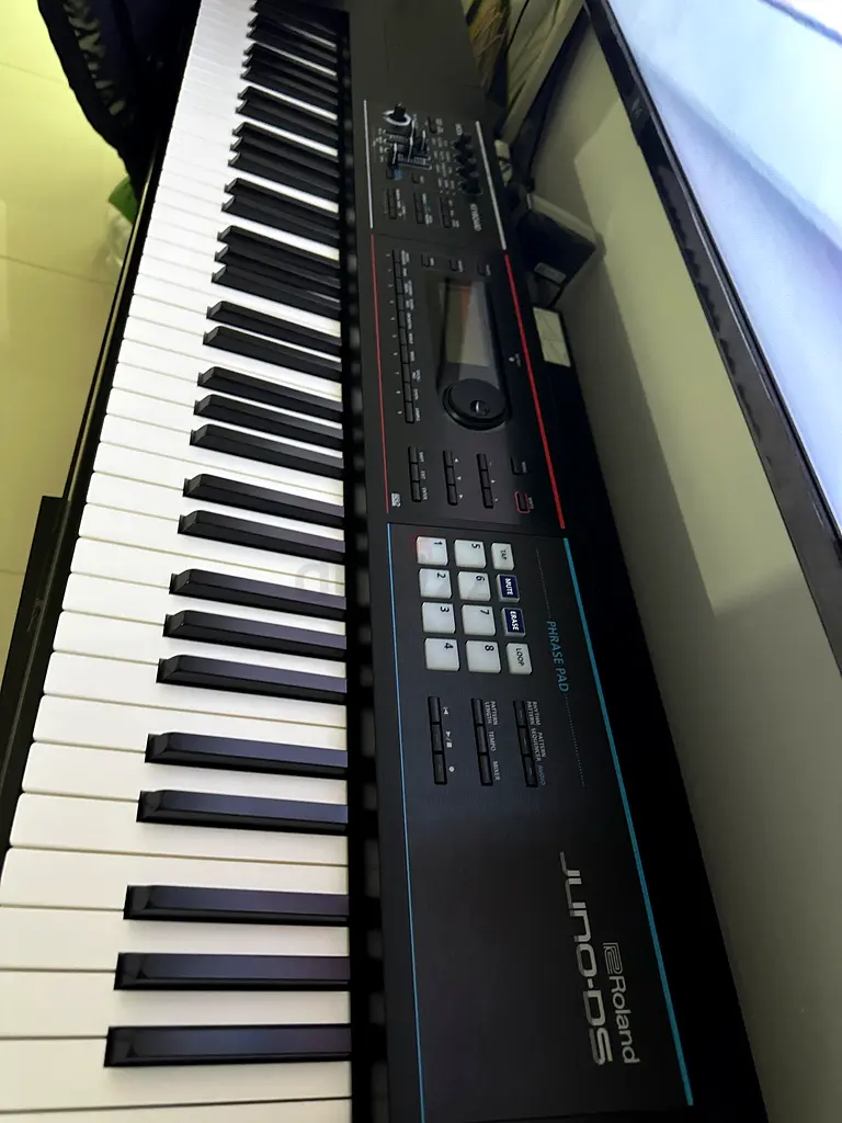 Roland Juno DS88 piano keyboard دوبيزل