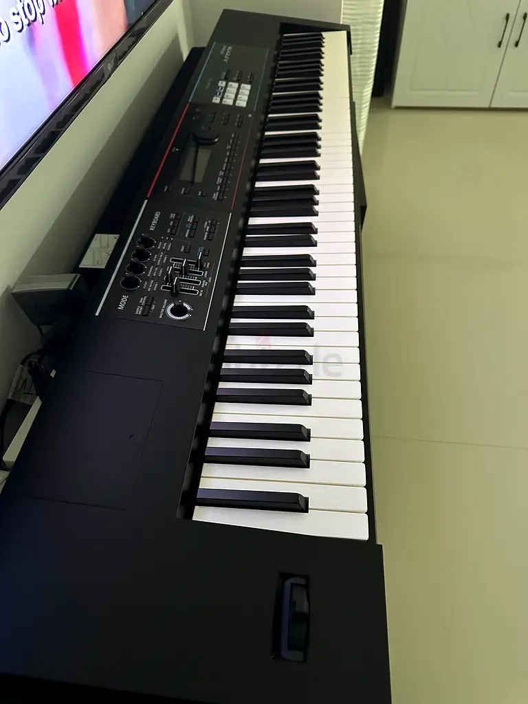 Roland Juno DS88 piano keyboard دوبيزل
