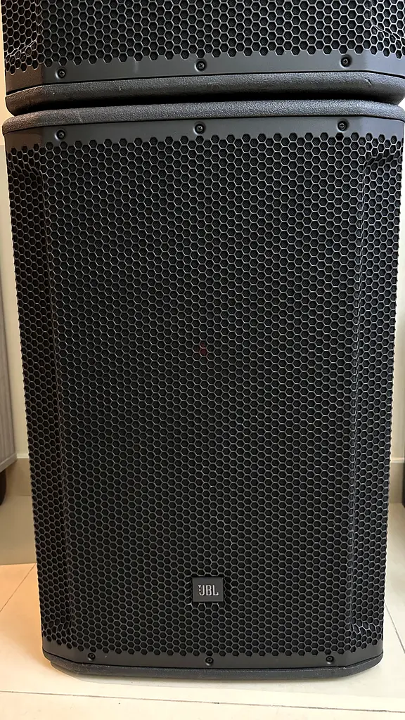 2x JBL active powered speakers SRX815P