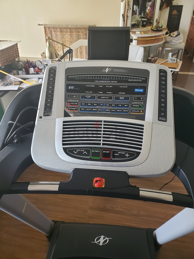 Gym Treadmill Nordictrack. C700. FLEXselect. 2.75 CHP. Almost