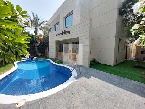 Exquisite Modern 5 Bed Semi Independent Villa Prime Area Pool Garden