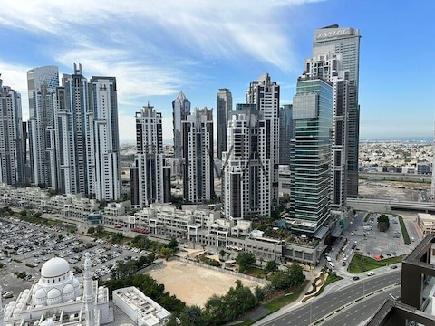 Amazing View - Very High Floor -spacious Layout