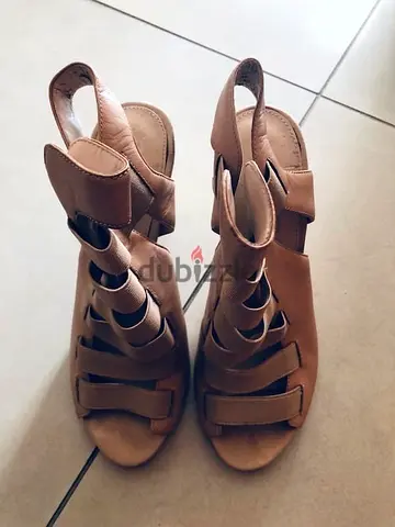 High heel (37.5 size) Guess