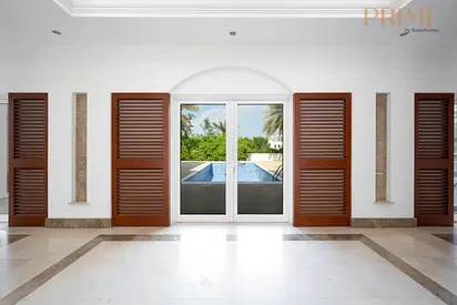 Corner Plot | Solid Foundation | Classic Style