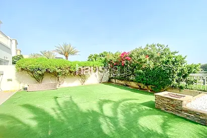 Lake Backing, Type 1e, Landscaped Garden