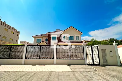 Modern Villa | Private Front Yard | Outdoor Kitchen