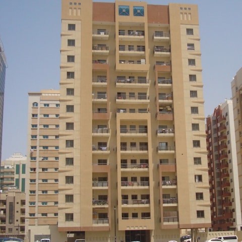 Hot Chance 1bhk Opposite Pond Park Only 40.000 Aed 1month Free Swimming Pool All Facilities