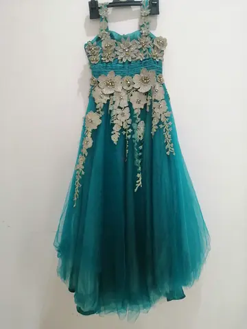 Baby girl dress with lace and beads size 5 to 6 years