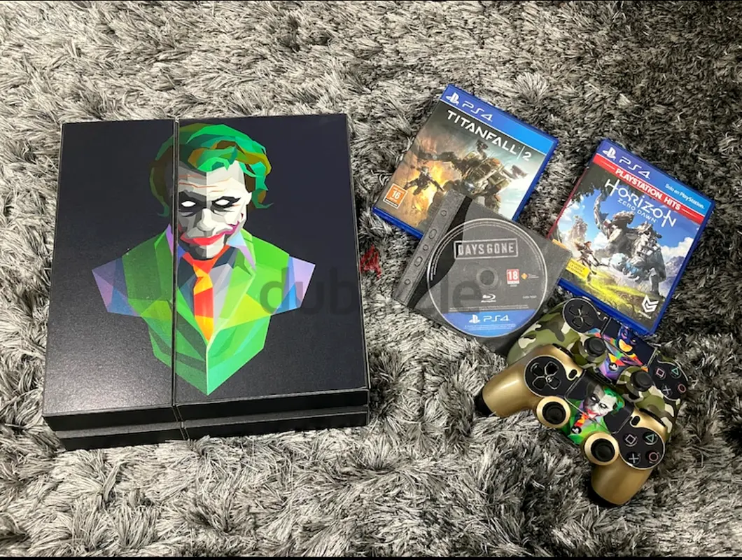 Playstation 4 (2 controllers + 3 games) دوبيزل
