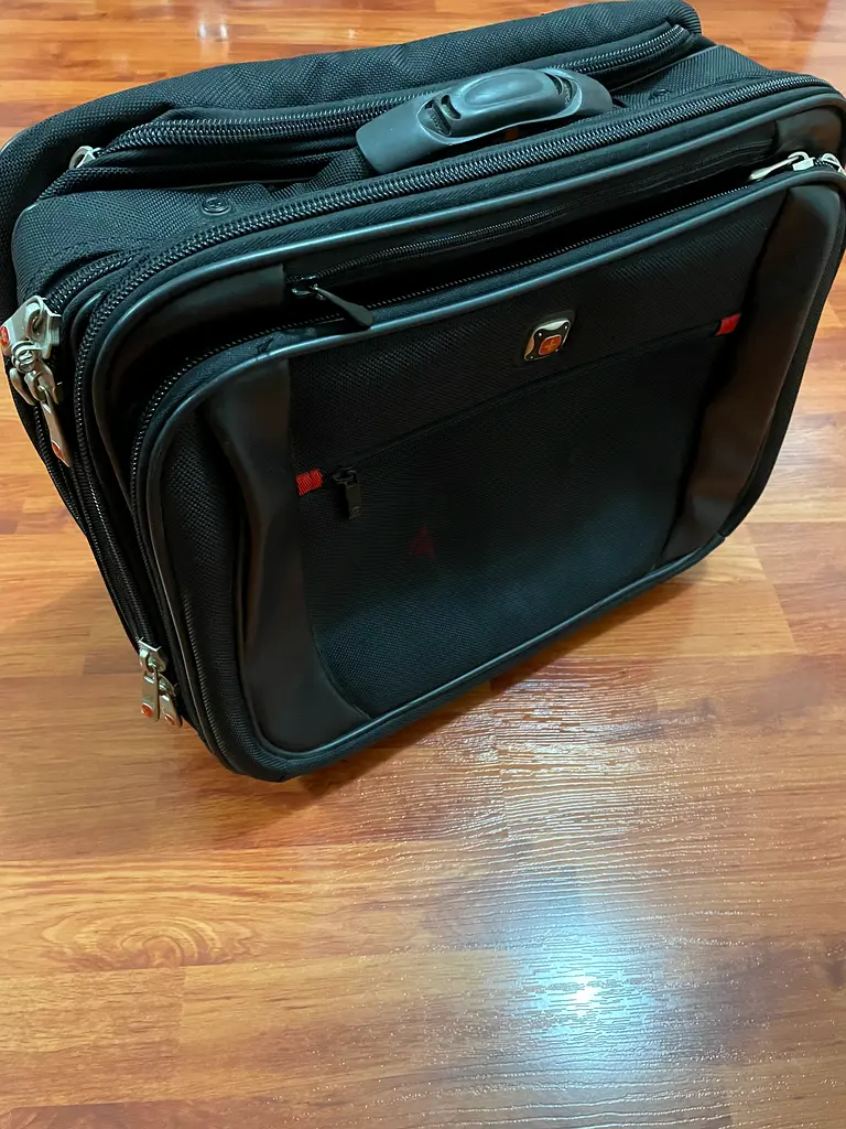 Victorinox pilot trolley case