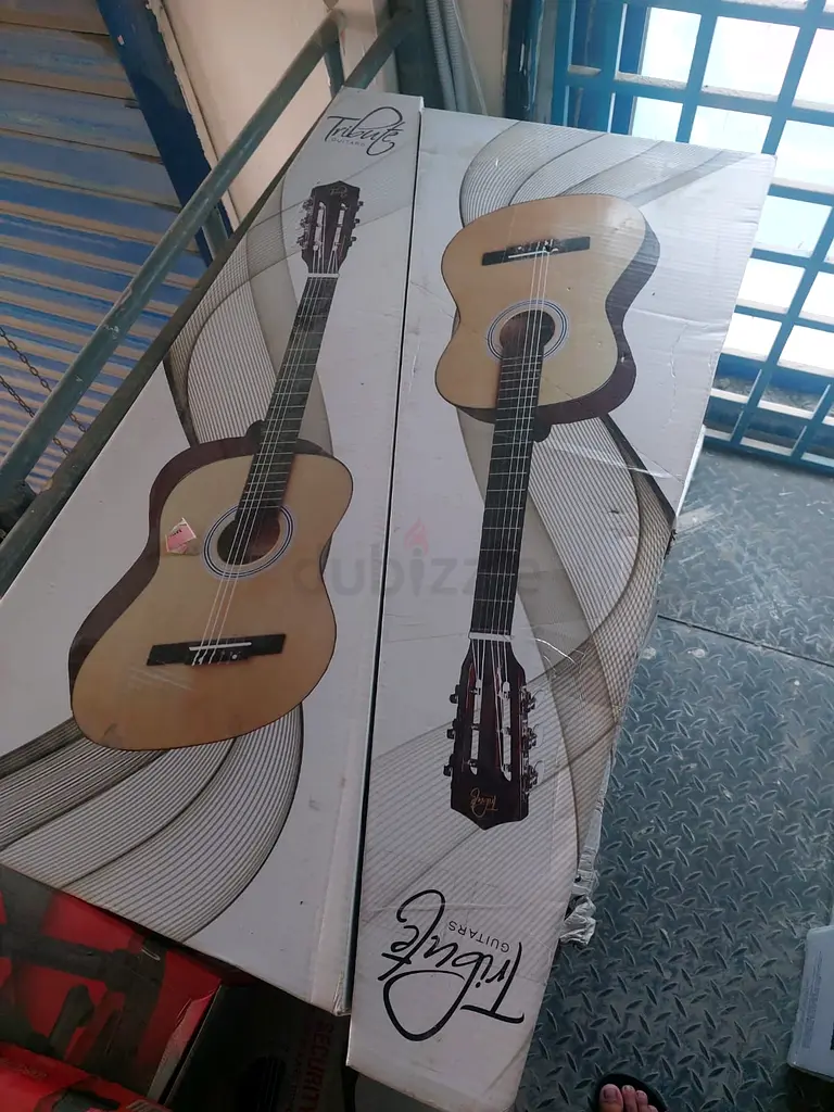 TRIBUTE GUITAR