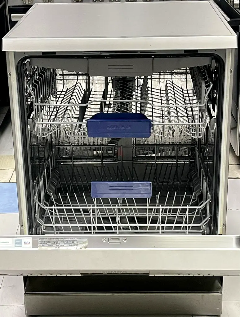 Siemens dishwasher 3 racks for sale neat and clean